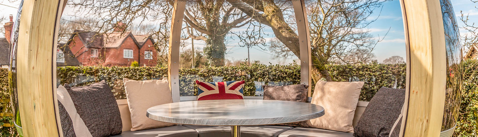 Rotating Seater Garden Pod