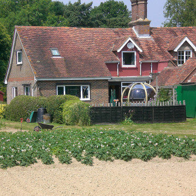 Ornate Garden Rotating Seater